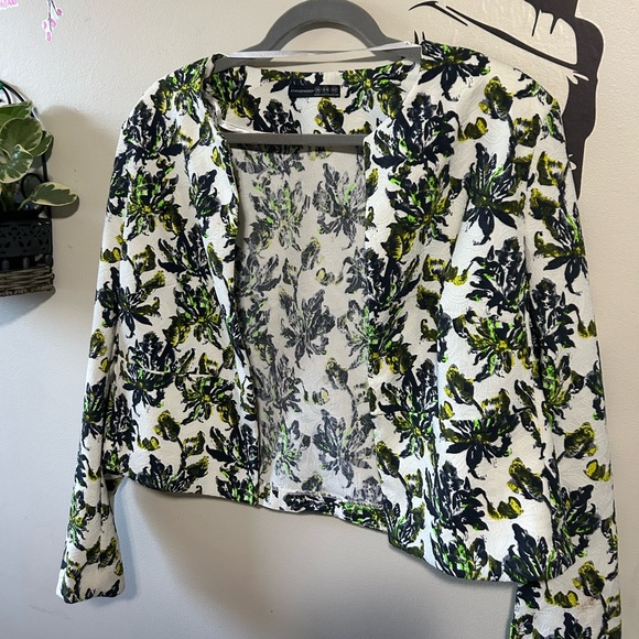 Atmosphere White Floral Jacket - Picture 7 of 8